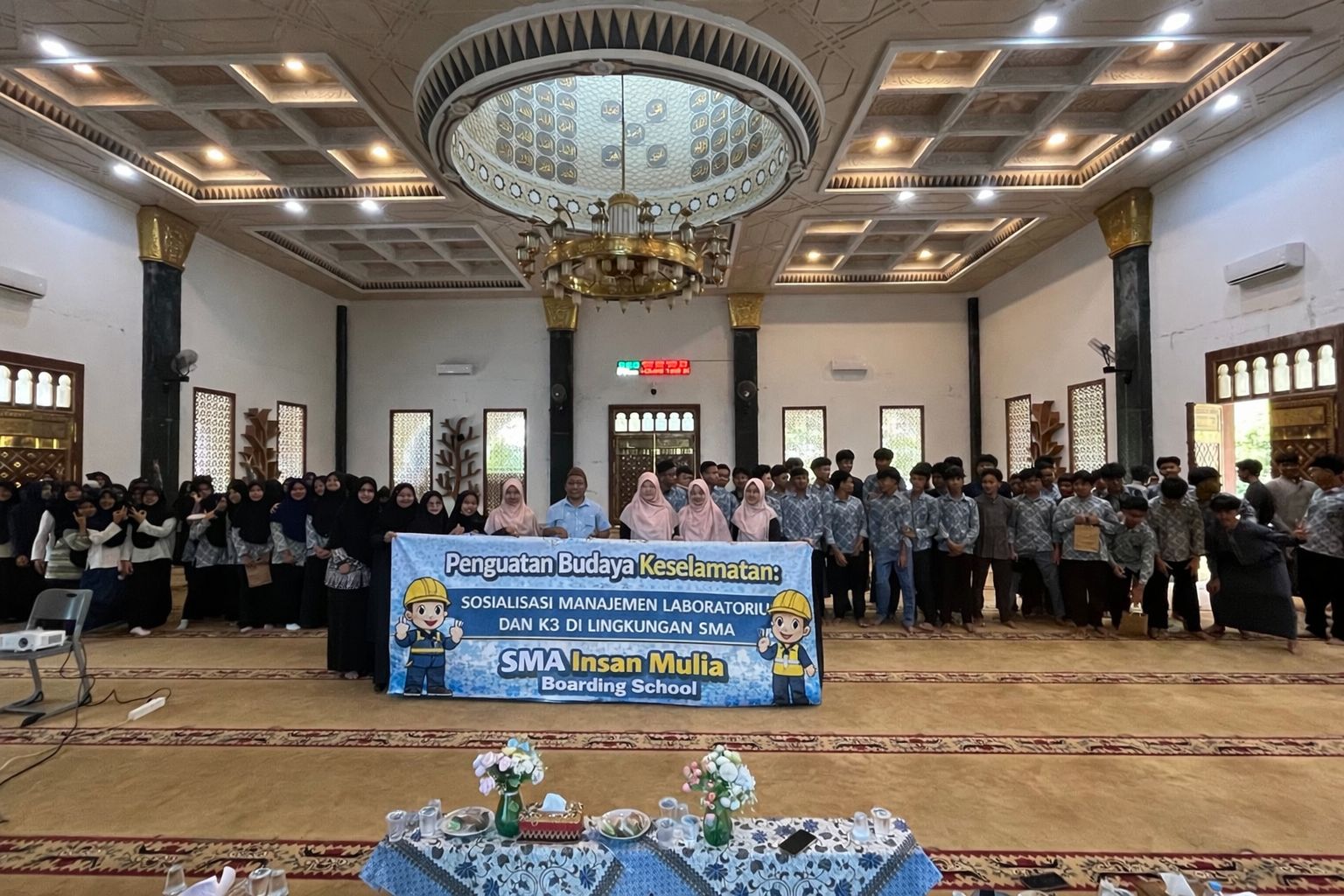 dosen-kimia-itera-laksanakan-pengabdian-kepada-masyarakat-melalui-pelatihan-k3-laboratorium-di-sma-it-insan-mulia-boarding-school-pringsewu